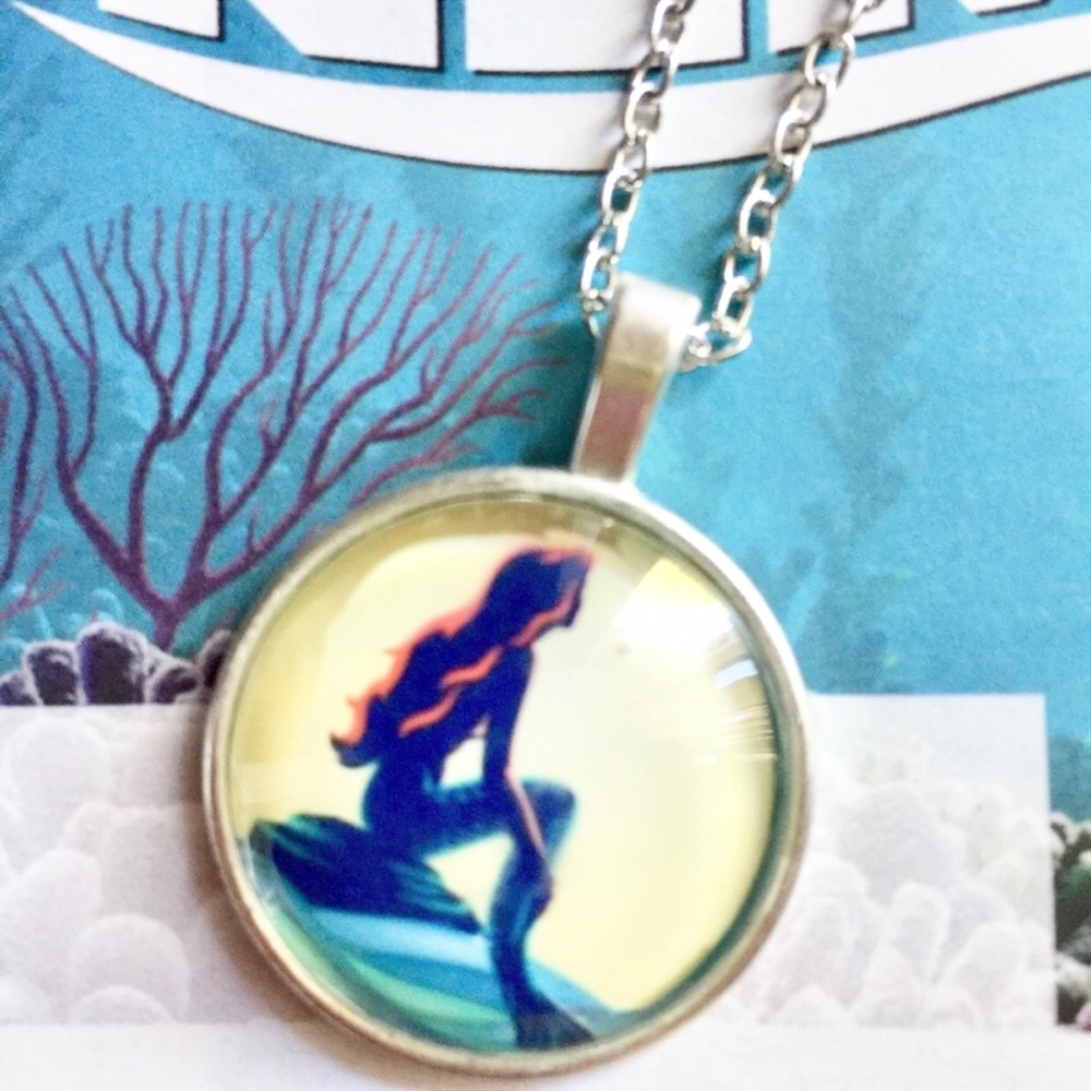 ARIEL Mermaid Necklace. NEW! - Picture 3 of 3